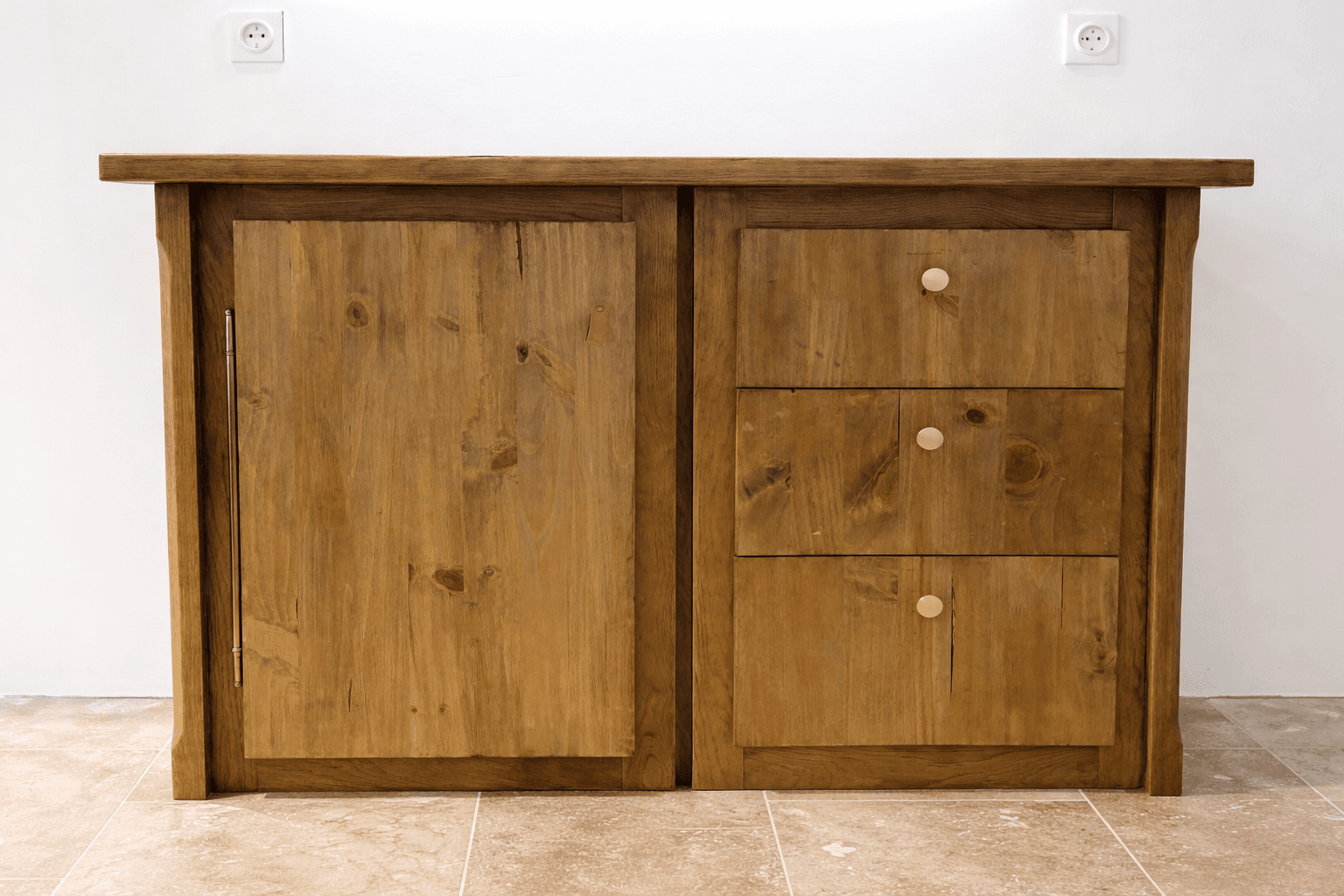 Meuble en bois artisanal